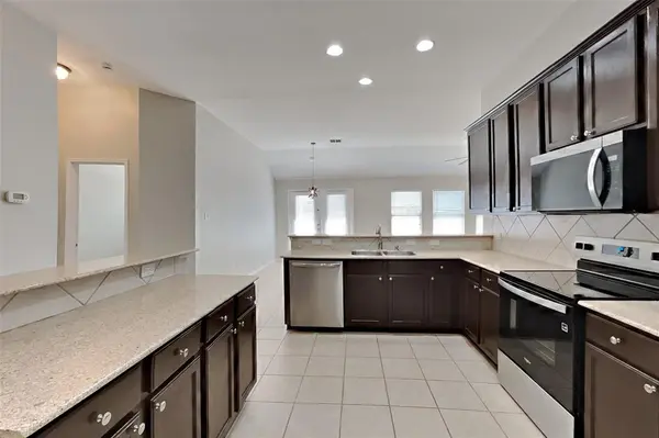 437 Sandy Creek Drive, Fort Worth, TX 76131