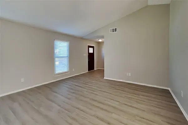 1702 Crimson Court, Arlington, TX 76018