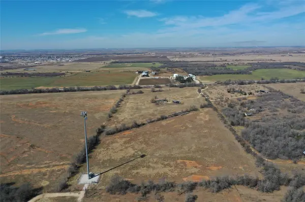 915 State Highway 95 HWY N #A, Elgin, TX 78621