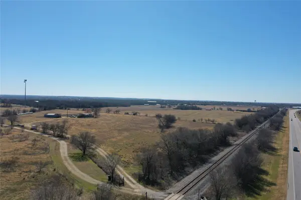 915 State Highway 95 HWY N #A, Elgin, TX 78621