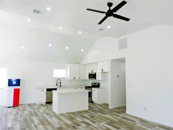 705 E Highway 82, Nocona, TX 76255