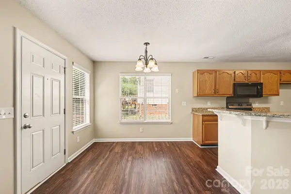 7117 Daerwood PL, Charlotte, NC 28215