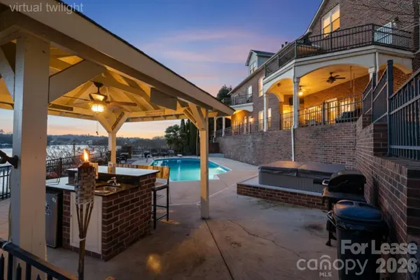 121 Pleasant Point DR, Hickory, NC 28601