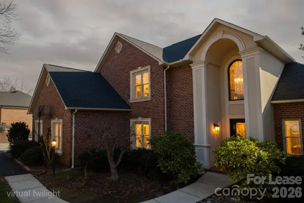 121 Pleasant Pointe DR, Hickory, NC 28601