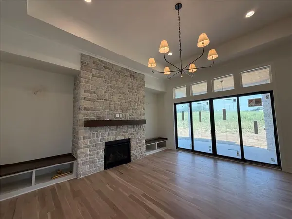 25510 W 114th TER, Olathe, KS 66061