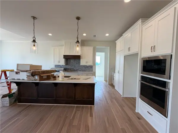25510 W 114th TER, Olathe, KS 66061