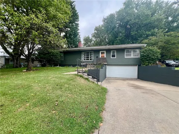 6612 W 85th ST, Overland Park, KS 66212