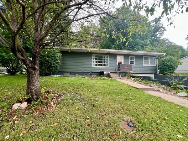 6612 W 85th ST, Overland Park, KS 66212