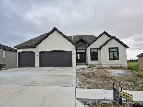 4421 Tee Box DR, Basehor, KS 66007