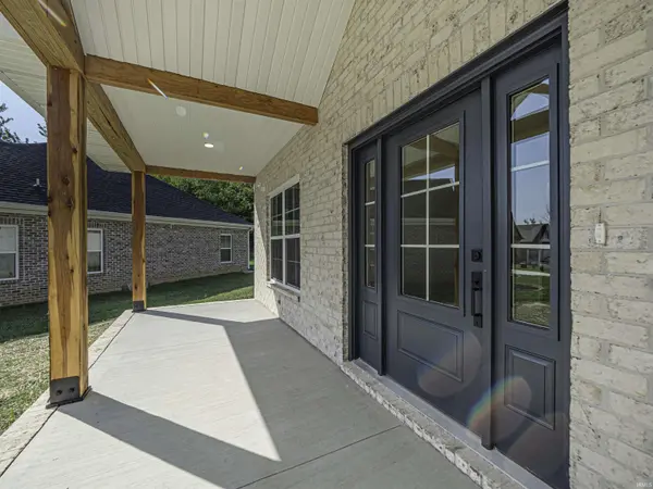 3575 Sand DR, Newburgh, IN 47630