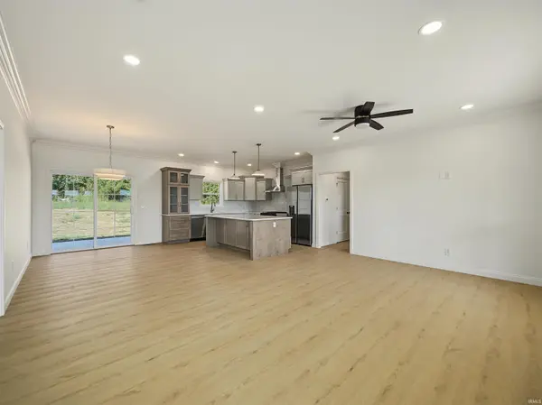 3575 Sand DR, Newburgh, IN 47630
