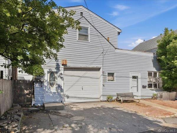 70 14th AVE, Sea Cliff, NY 11579