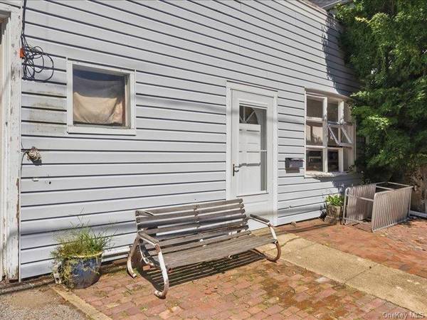 70 14th AVE, Sea Cliff, NY 11579