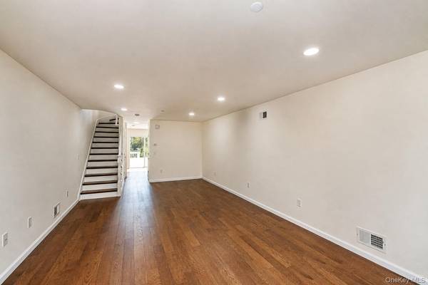 7306 Amboy RD, Staten Island, NY 10307