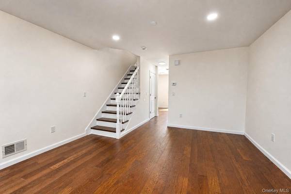7306 Amboy RD, Staten Island, NY 10307