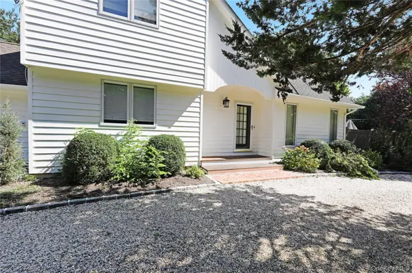 70 Tanners Neck LN, Westhampton, NY 11977