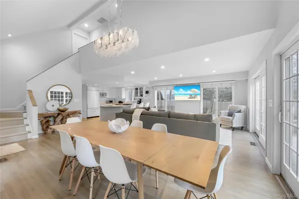 70 Tanners Neck LN, Westhampton, NY 11977