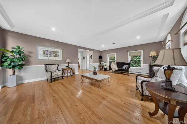 2021 Decatur AVE, North Bellmore, NY 11710