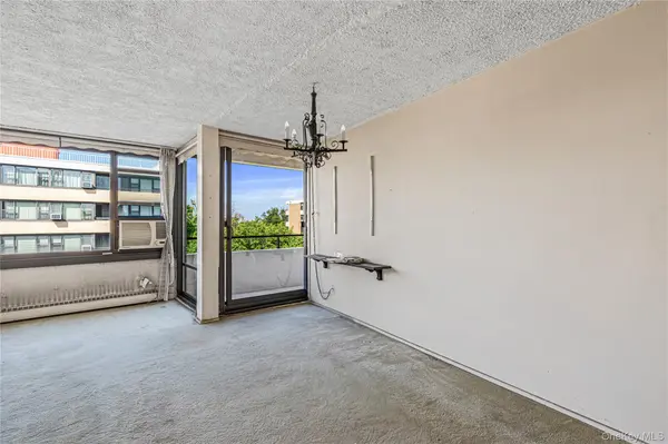 162-40 9th AVE #8D, Beechhurst, NY 11357