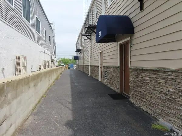 91 Deer Park, Apt #2 AVE #2, Babylon, NY 11702