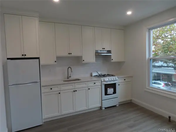 91 Deer Park, Apt #2 AVE #2, Babylon, NY 11702