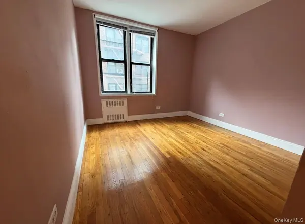 83-30 Vietor AVE #312, Elmhurst, NY 11373