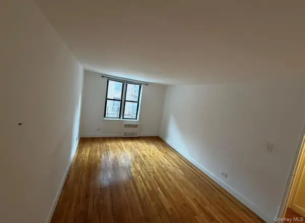 83-30 Vietor AVE #312, Elmhurst, NY 11373