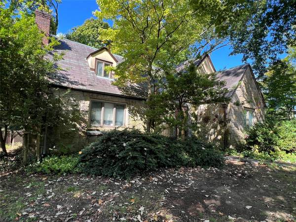 116 Huntington RD, Port Washington, NY 11050