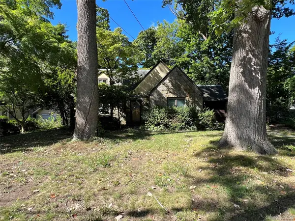 116 Huntington RD, Port Washington, NY 11050