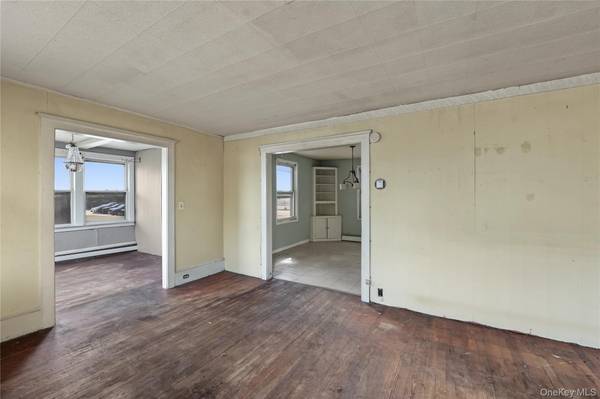 2 Willett AVE, Sayville, NY 11782