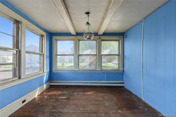 2 Willett AVE, Sayville, NY 11782