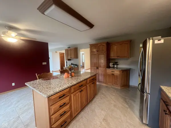 13010 E Otter Creek LN, Columbus, IN 47203