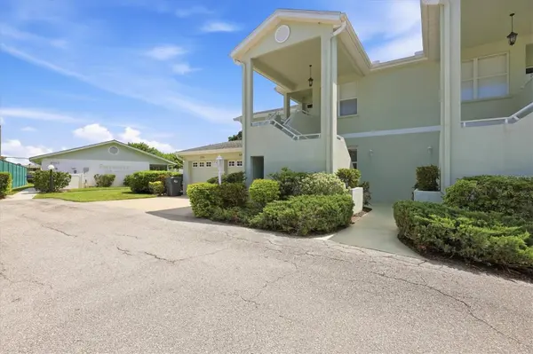 5056 OAK RUN DR, Sarasota, FL 34243