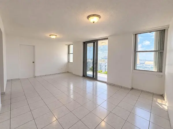 19 AV. LUIS VIGOREAUX #23A, Guaynabo, PR 00966