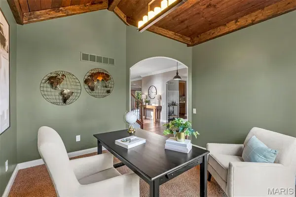 1045 Hawkins Bend DR, Fenton, MO 63026
