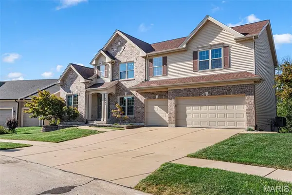 1045 Hawkins Bend DR, Fenton, MO 63026