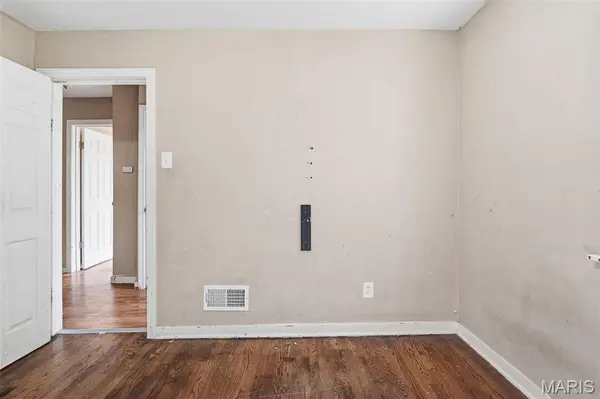 321 Atwater AVE, St Louis, MO 63135