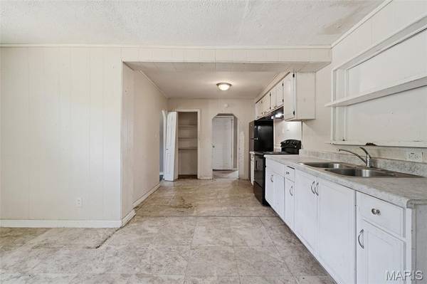 321 Atwater AVE, St Louis, MO 63135