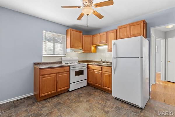 414-416 S Cadillac DR, St Charles, MO 63301