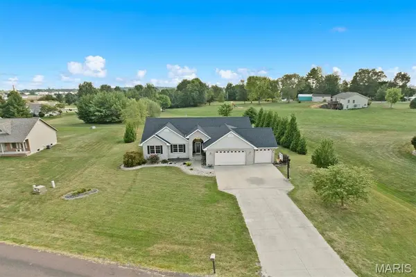 20 Glory DR, Highland, IL 62249