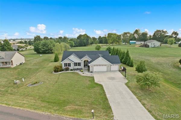 20 Glory DR, Highland, IL 62249