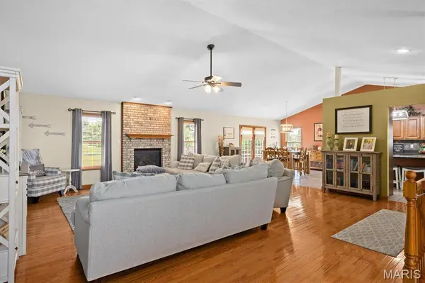 20 Glory DR, Highland, IL 62249