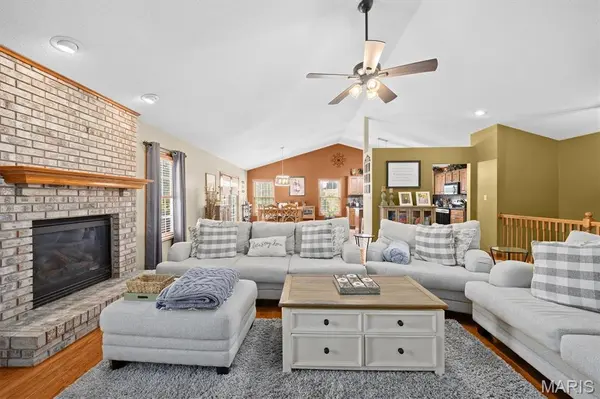 20 Glory DR, Highland, IL 62249