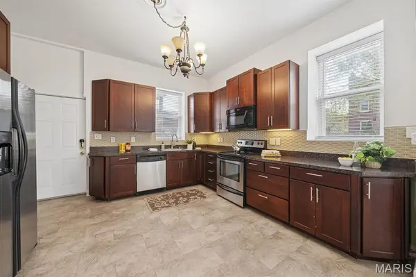 2241 Shenandoah AVE, St Louis, MO 63104