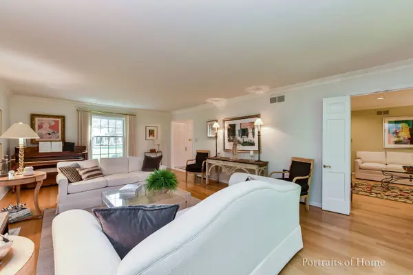 34 Sheffield LN, Oak Brook, IL 60523
