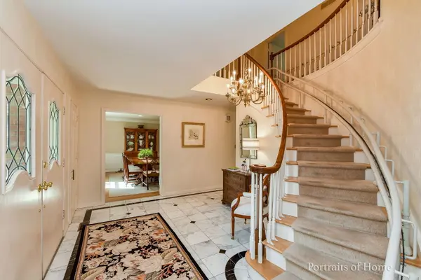 34 Sheffield LN, Oak Brook, IL 60523