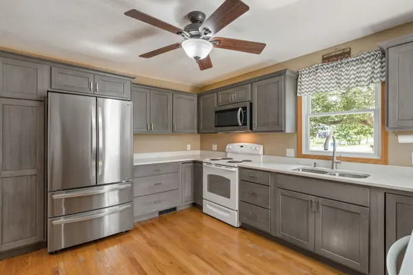 523 12th AVE, De Witt, IA 52742