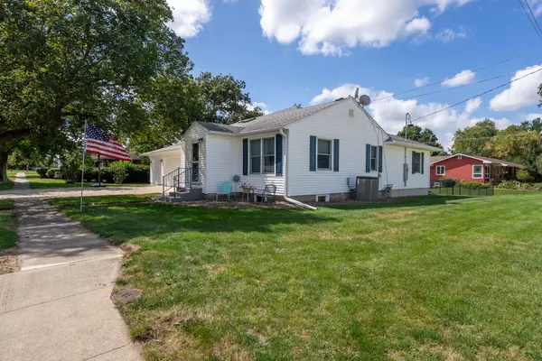 523 12th AVE, De Witt, IA 52742