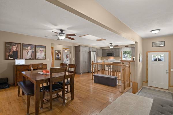 523 12th AVE, De Witt, IA 52742