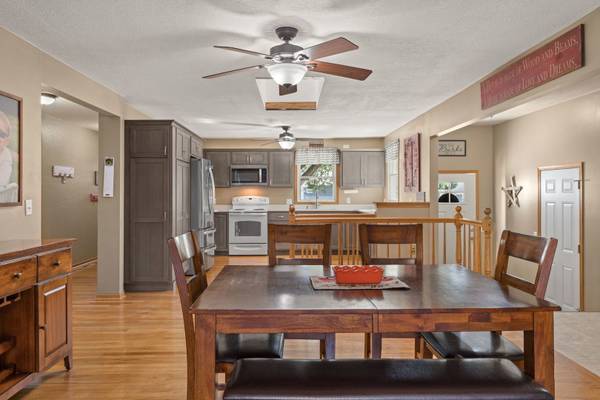523 12th AVE, De Witt, IA 52742